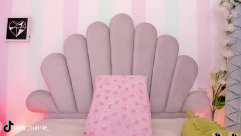 Amy online show from May 15, 9:55 pm