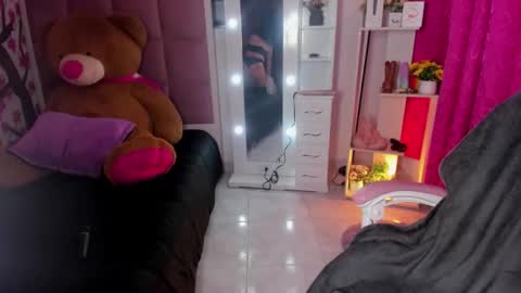 Amy Hoy69 online show from April 4, 9:33 pm