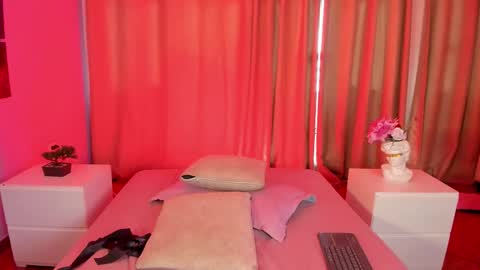 Amy online show from February 4, 4:00 pm