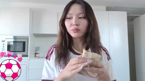 girl next door named Amy online show from July 16, 4:32 pm