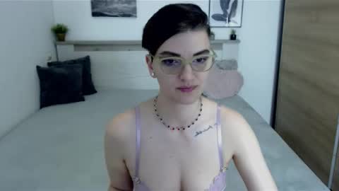 Hi there guys  My pleasure in your hands  pvt is open online show from April 5, 12:40 am