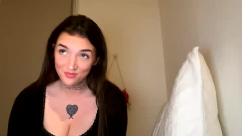 Amyyyoxxo online show from March 7, 8:11 pm