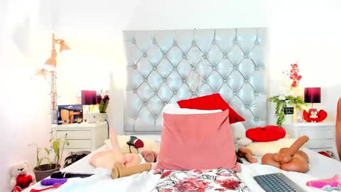 anaa_bellaa online show from March 6, 4:17 pm