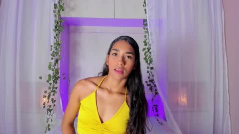 anaacollins_ online show from March 13, 7:39 pm