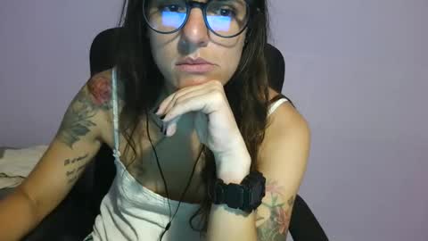 anabelucci_ online show from May 13, 10:41 pm