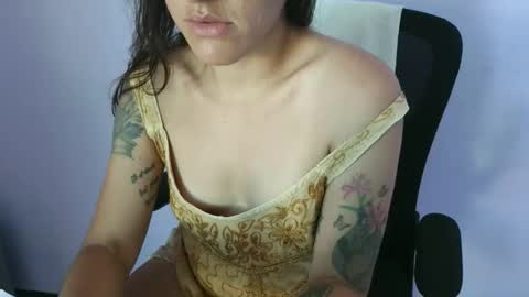 anabelucci_ online show from May 19, 5:31 pm