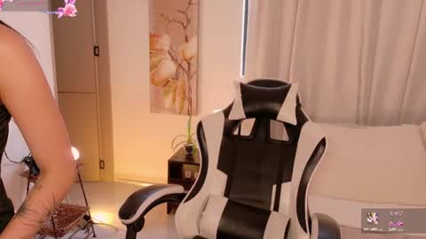 ANABEL WOLF  online show from June 9, 3:33 pm