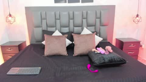 anahi  online show from April 6, 9:27 pm