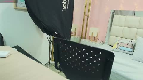 Anahi  online show from November 23, 8:29 pm