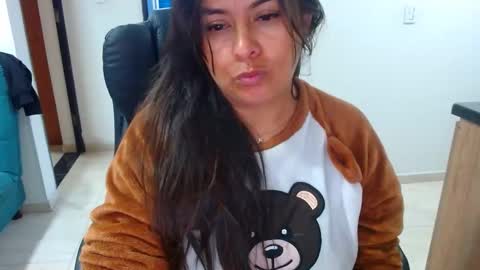 Snapshot of anaids_dam chatting on March 3, 11:33 am anaids online show from March 3, 11:33 am