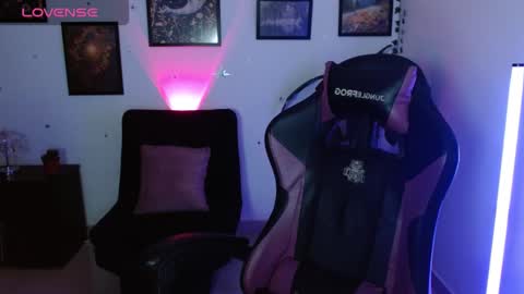      help me to get 100 thumps up  online show from December 17, 12:39 am