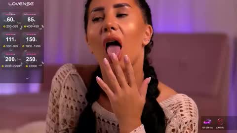 Snapshot of anarhodes chatting on October 30, 10:54 pm Anna online show from October 30, 10:54 pm