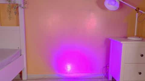 Kendra  online show from February 8, 2:20 pm