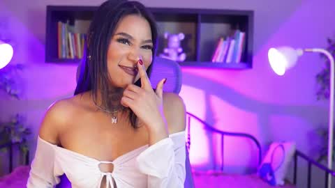 Snapshot of anaya_olyx chatting on October 15, 5:11 am anaya_olyx online show from October 15, 5:11 am