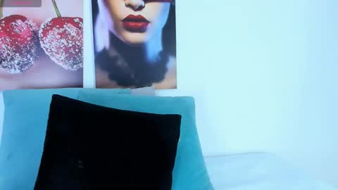 Andrea online show from January 8, 5:30 pm