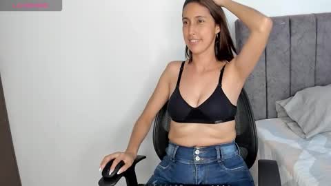 Snapshot of andre_sky_ chatting on September 27, 8:28 pm A l e online show from September 27, 8:28 pm