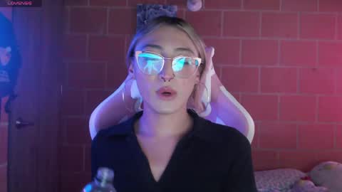 Andrea  online show from April 9, 8:03 pm