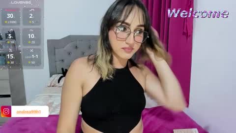 Snapshot of andrea_hillss2 chatting on October 11, 3:11 am ANDREA online show from October 11, 3:11 am