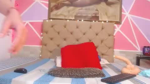 Snapshot of andrea_ospina1 chatting on March 2, 12:43 pm andrea ospina1 online show from March 2, 12:43 pm
