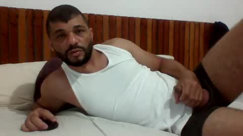 Snapshot of andreloko123 chatting on January 29, 1:37 am andreloko123 online show from January 29, 1:37 am