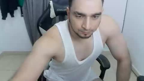 andres180950734 online show from June 15, 11:02 am