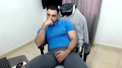 andres180950734 online show from June 27, 12:22 pm