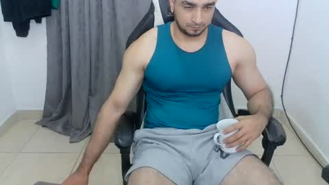 andres180950734 online show from June 12, 11:31 am