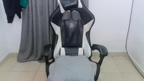 andres180950734 online show from June 4, 11:33 pm