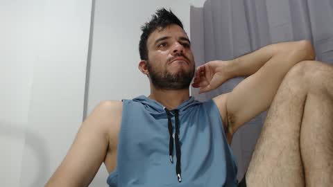 Snapshot of andres_blanco_ chatting on October 17, 10:52 am i am Andres online show from October 17, 10:52 am