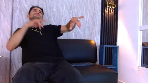 andres_colins1 online show from April 29, 6:35 pm