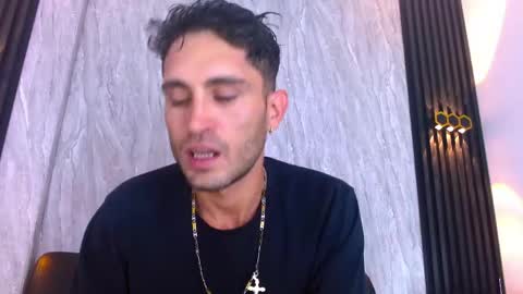 andres_colins1 online show from April 21, 6:26 pm