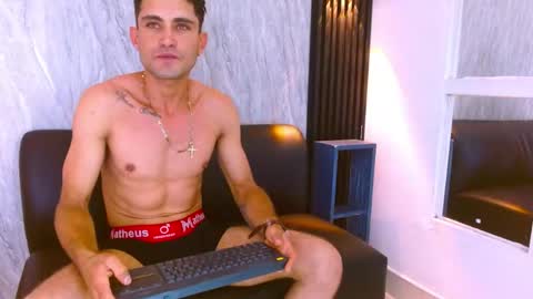 andres_colins1 online show from April 23, 6:42 pm