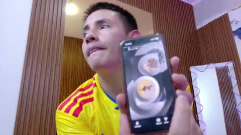 andres_tay online show from May 31, 5:39 am