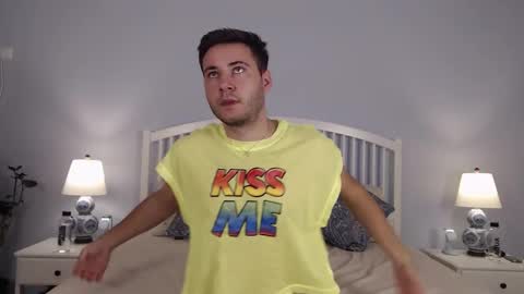 Snapshot of andrew2305 chatting on September 13, 9:12 am Justin Andrew online show from September 13, 9:12 am