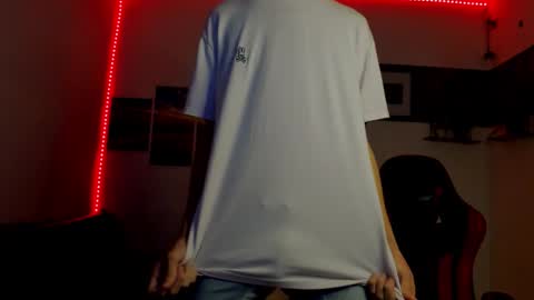 andrew_2811 online show from October 19, 8:19 am