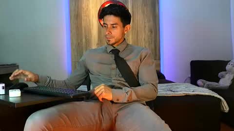 Andrew online show from November 24, 8:24 am