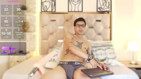 andrew_haalls online show from December 21, 12:39 am