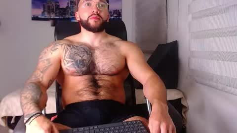 andrew_holden__ online show from November 18, 11:48 pm