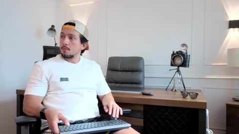 Andrew online show from April 22, 8:05 pm