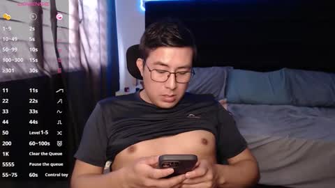 andrewmhilton_ online show from November 11, 10:12 pm