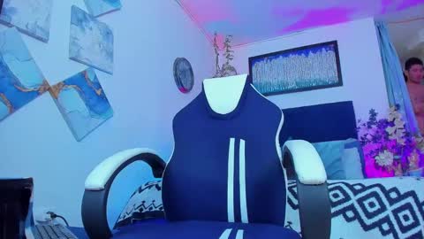 andrewstelee online show from February 21, 10:07 am