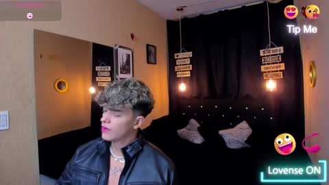 Snapshot of andrius_24 chatting on February 26, 5:10 pm      online show from February 26, 5:10 pm