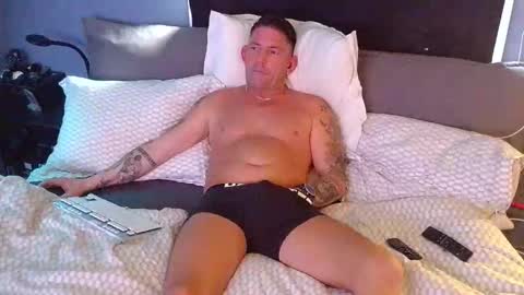 Snapshot of andrjoer chatting on October 29, 9:33 am andrjoer online show from October 29, 9:33 am