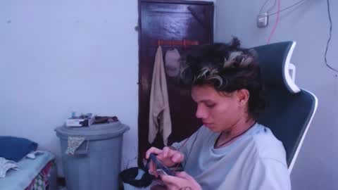andy_dan1 online show from June 8, 10:49 am
