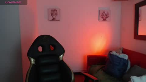 andy_eagleton_20 online show from April 14, 3:32 am