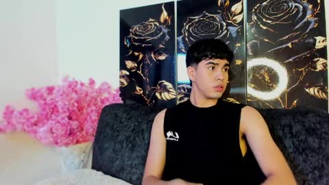 andy_wood1 online show from April 6, 1:01 pm