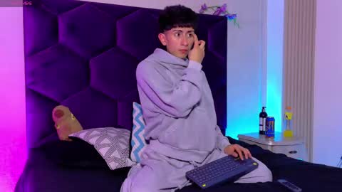 andyjustgame  online show from April 24, 4:47 am