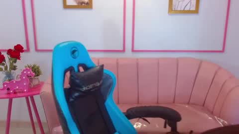 angel09 a online show from February 28, 10:41 am