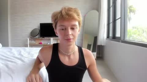 angel_andreww online show from July 27, 7:06 am