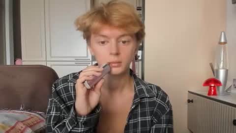 angel_andreww online show from June 17, 8:41 am